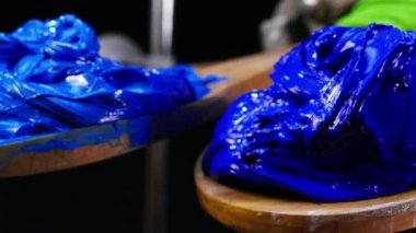 Açık mavi rengi ve koyu mavi renk plastisol mürekkep