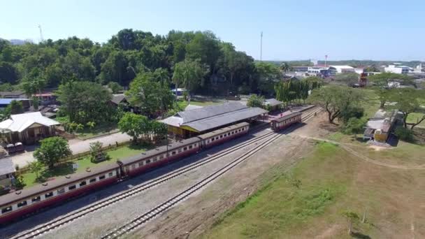 Estación de tren de Kantang la antigua estación de tren de madera — Vídeos de Stock