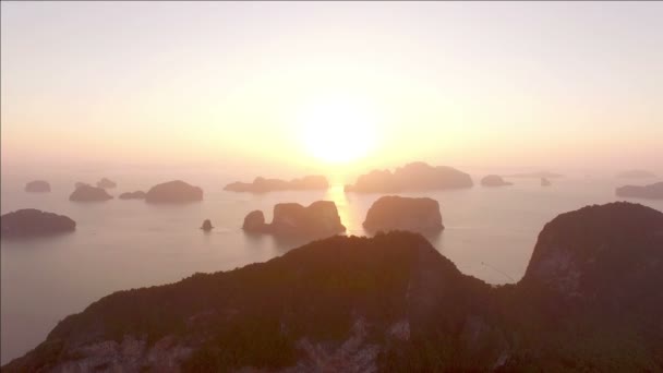 Luftaufnahmen im Golf von Phang Nga — Stockvideo