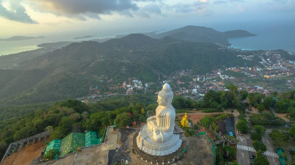 Gran Buda en temporada de lluvias — Foto de Stock