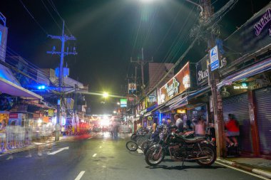 Phuket, Tayland - 6 Kasım 2020: Koronavirüs salgını sırasında turistik bölgeler durgundu.