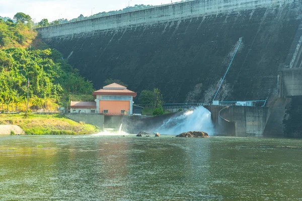 The water released from the dam is trapped in a large pool. And slowly descended to the next floor So that tourists can swim Khun Dan Prakan Chon Dam is an important landmark of Nakhon Nayok Province.