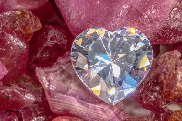 Cerca Diamante Forma Corazón Bruto Rubí Piedras Preciosas Ásperas —  Fotos de Stock