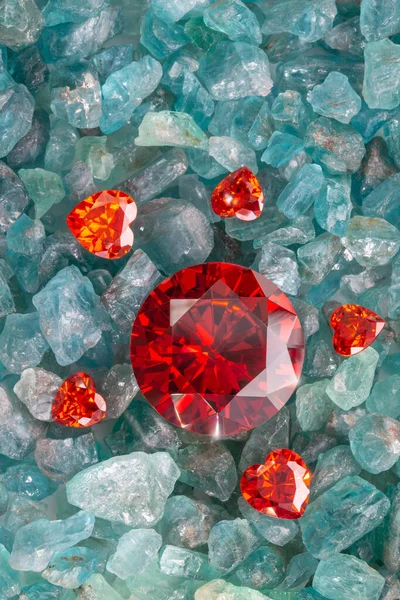 Diamant Rouge Rubis Forme Coeur Sur Pierre Précieuse Rubis Brute — Photo
