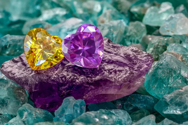 Žluté Srdce Diamant Červený Rubín Srdce Diamant Dát Syrové Nebe — Stock fotografie