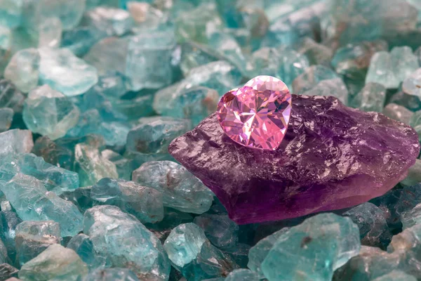 Žluté Srdce Diamant Červený Rubín Srdce Diamant Dát Syrové Nebe — Stock fotografie