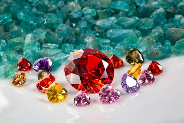 Diamantes Rojos Rubí Colocan Enclave Diamantes Forma Corazón Las Piedras — Foto de Stock
