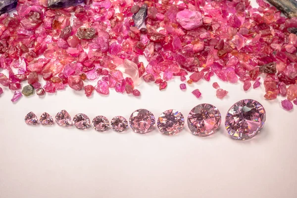 Rosa Safirer Diamanter Olika Storlek Rad Vit Bakgrund — Stockfoto