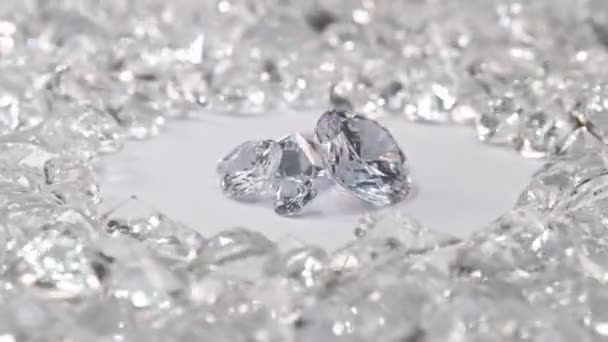 Diamantele Albe Diferite Dimensiuni Sunt Plasate Într Cerc Central Rotesc — Videoclip de stoc