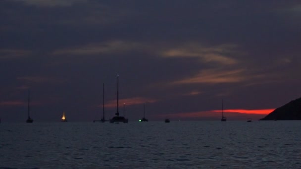 Nai Harn Körfezi Nde Demirlemiş Turistik Tekne Yatlar Covid Salgını — Stok video