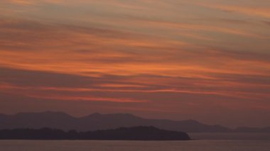 Gökyüzü renk değiştirir, Tayland 'da gün batımı güzeldir.