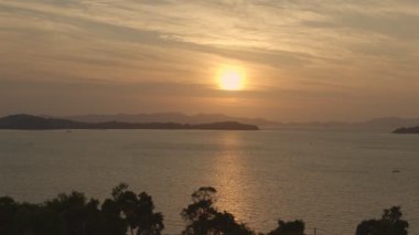 Ao Por Phuket 'te gün doğumu.