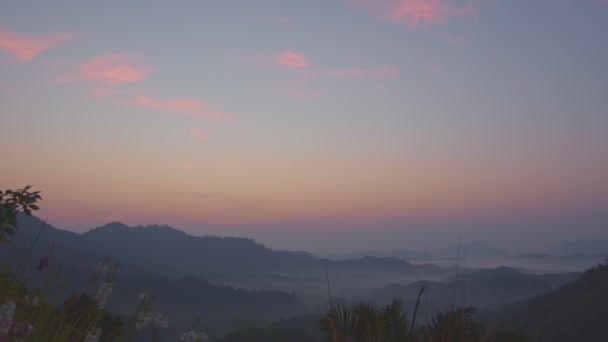 Cielo Rojo Por Mañana Cubre Los Valles Brumosos Provincia Phang — Vídeos de Stock