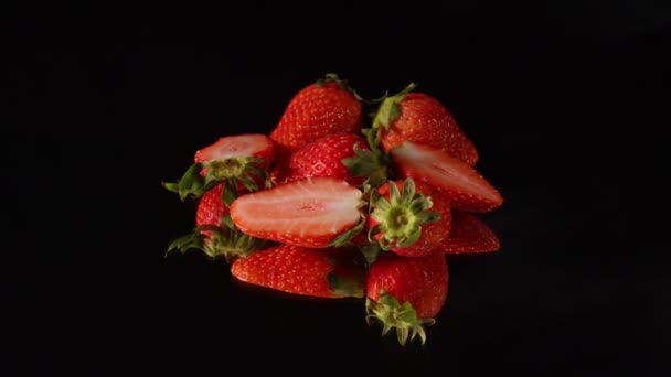 Strawberries Mirror Turning — Stock Video