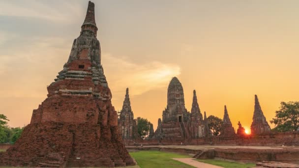 Timelapse Det Gamle Tempelet Wat Chaiwatthanaram Temple Ayutthaya Provinsen Skumring – stockvideo