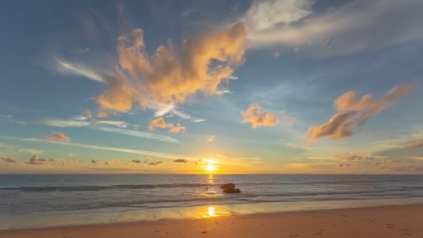 Vídeo Lapso Tiempo Escena Colorido Cielo Romántico Puesta Sol Con — Vídeos de Stock