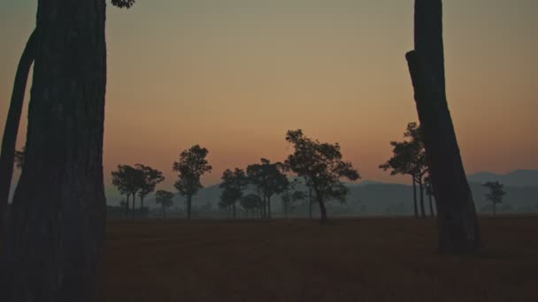 クンサタン国立公園の山の範囲の上の日の出 — ストック動画
