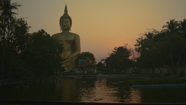 Cenário Grande Estátua Buda Ouro Wat Muang — Vídeo de Stock