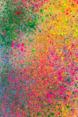 Zemindeki çeşitli renklerin üst görünümü katmanlar halinde dizilmiş güzel ve boyutsal görünüyor.