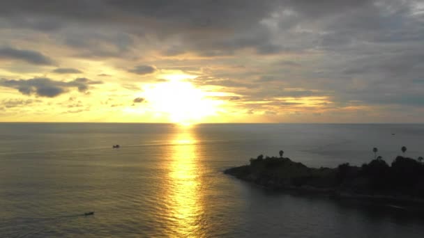 Gyllene Himmel Över Phromthep Cape Synvinkel — Stockvideo