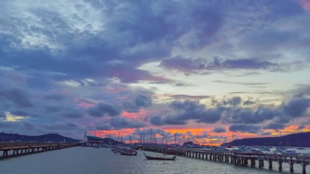 Time Lapse Cloudy Stuning Red Sky Chalong Pier Chalong Marina — Vídeo de stock