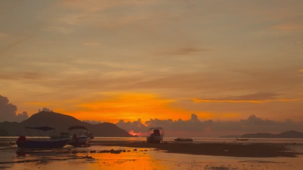 Salida Del Sol Rojo Sobre Mar Video Vídeo Naturaleza Imágenes — Vídeos de Stock