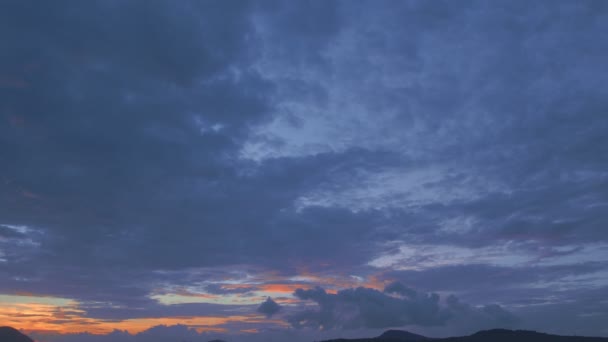 Sersemletici Gökyüzünde Hareket Eden Bulutlar Renkli Romantik Gökyüzü Manzarası Bulutlu — Stok video
