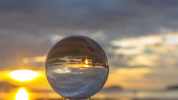 Magnífico Céu Acima Bola Cristal Praia Belo Reflexo Céu Acima — Vídeo de Stock