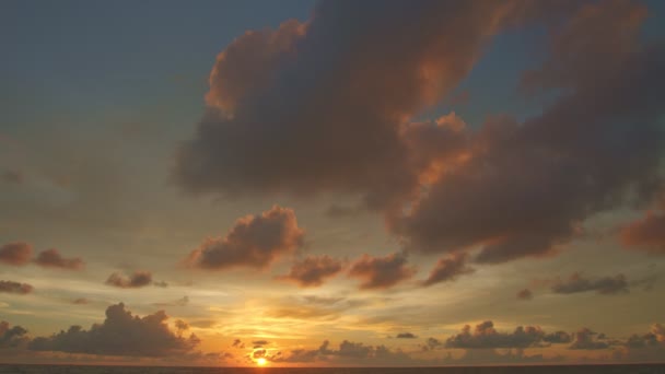 美しい夕日の曇り — ストック動画