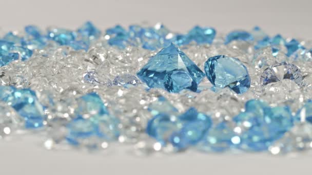 Barevné Diamanty Různých Velikostí Bílém Pozadí — Stock video