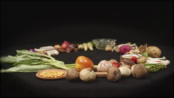 Preparación Materiales Saludables Cocina Vegetariana Verduras Frescas Especias Diferentes Tipos — Vídeo de stock