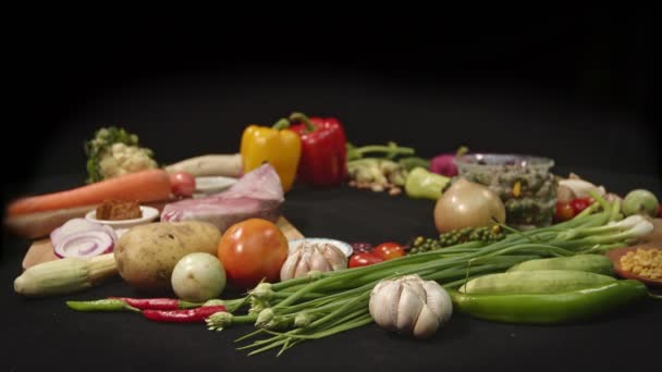 Het Bereiden Van Kookmaterialen Verse Groenten Verse Visfilets Specerijen Worden — Stockvideo