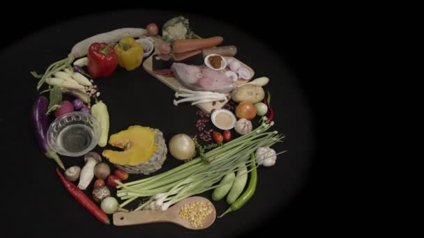 Het Bereiden Van Kookmaterialen Verse Groenten Verse Visfilets Specerijen Worden — Stockvideo