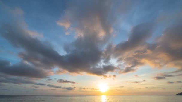 Tatlı Gün Batımı Manzarası Doğanın Inanılmaz Işığı Bulutlu Gökyüzü Gün — Stok video