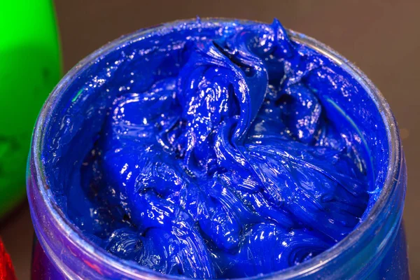 Fermer Couleur Bleue Encre Pour Shirt Impression Dans Seau Verre — Photo