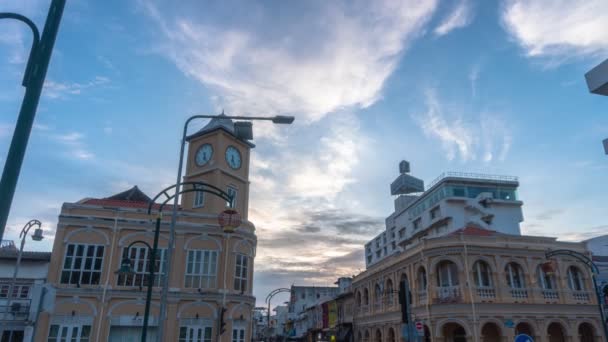 Time Lapse Zonsondergang Achter Oude Architectonische Stijl Phuket Stad Klokkentoren — Stockvideo