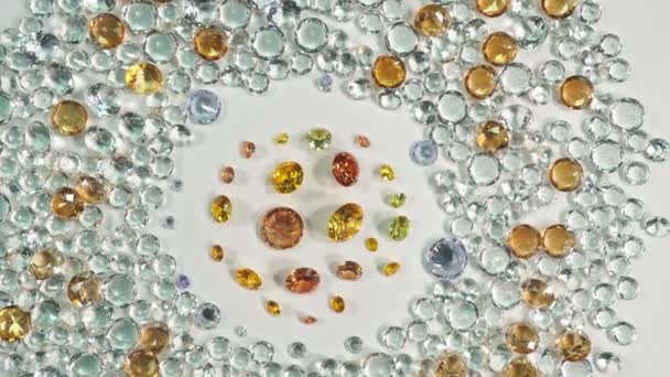 Sprankelende Diamanten Omringd Door Witte Diamanten Ronddraaiend Sieraden Zijn Mooi — Stockvideo