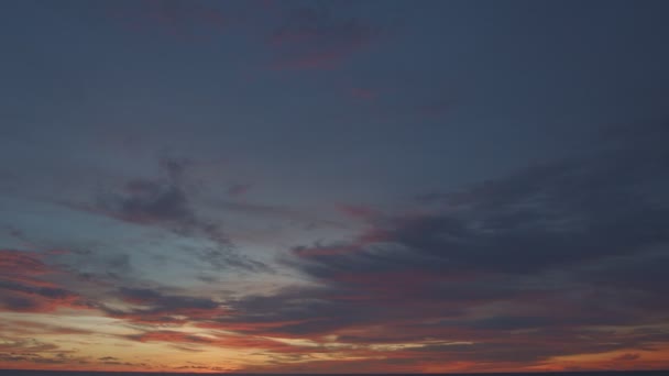 海の上の日没で美しいカラード — ストック動画