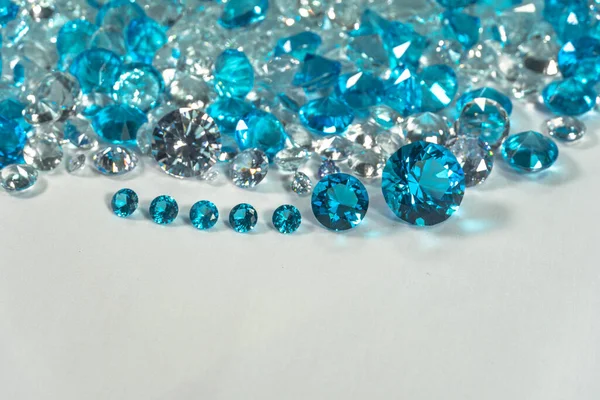 Egy Csoport Akvamarin Kék Gyémánt Rendezett Közepén Fehér Gyémánt Fehér — Stock Fotó