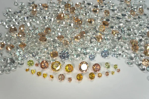 Hög Med Gula Safirdiamanter Placerade Mitten Vit Diamant — Stockfoto