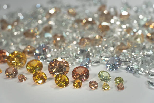 Een Stapel Gele Saffier Diamanten Geplaatst Het Midden Van Een — Stockfoto