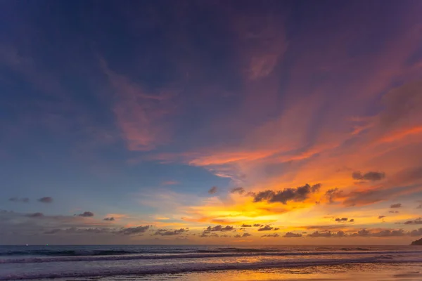 Majestuoso Paisaje Atardecer Amanecer Increíble Luz Naturaleza Cielo Nublado Nubes — Foto de Stock