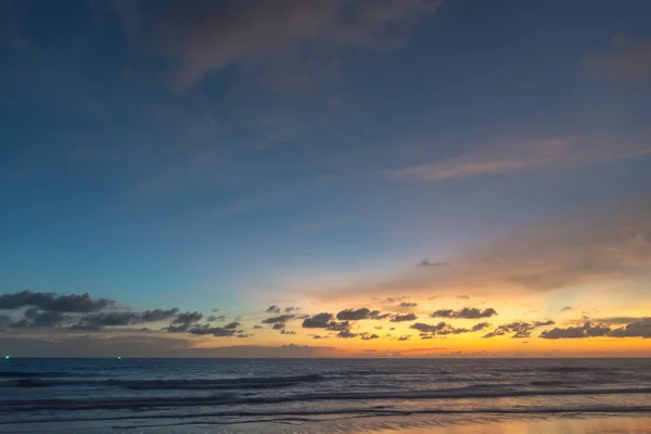 Majestuoso Paisaje Atardecer Amanecer Increíble Luz Naturaleza Cielo Nublado Nubes — Foto de Stock