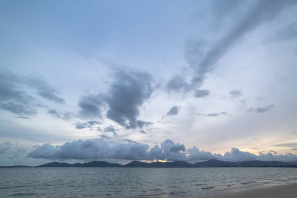 Cena Vistas Paisagem Nuvem Movendo Acima Cordilheira Dia Verão — Fotografia de Stock