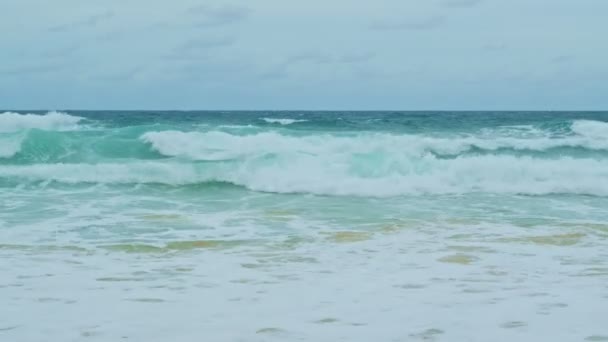 Nui Beach Kleiner Strand Mitten Kap Promthep Wellen Ufer — Stockvideo