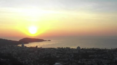 Patong Phuket 'te hava manzaralı günbatımı