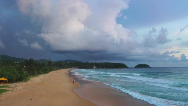 Widok Powietrza Fale Morskie Płynna Pętla Białej Plaży Phuket Piasku — Wideo stockowe