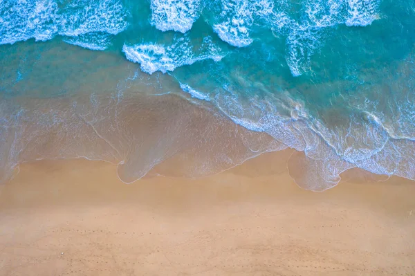 해변을 휩쓸고 지나간 공중의 — 스톡 사진