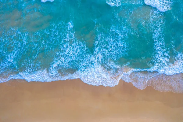 해변을 휩쓸고 지나간 공중의 — 스톡 사진