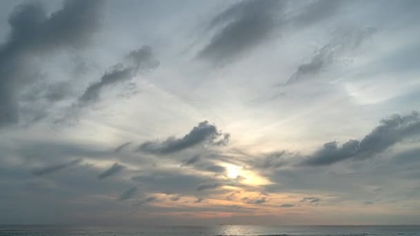 Time Lapse Filmato Nuvole Pioggia Buie Nuvole Tempesta Sull Oceano — Video Stock